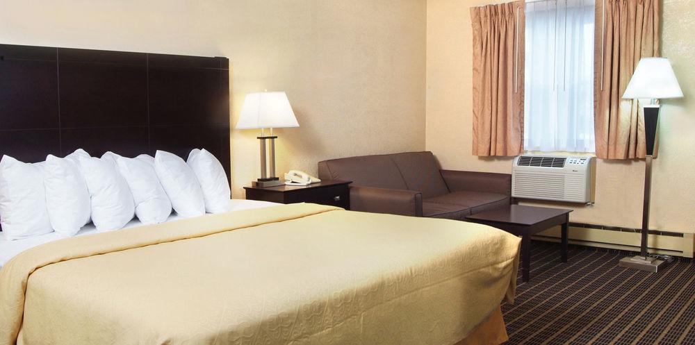 Quality Inn & Suites Big Rapids Near University Eksteriør bilde