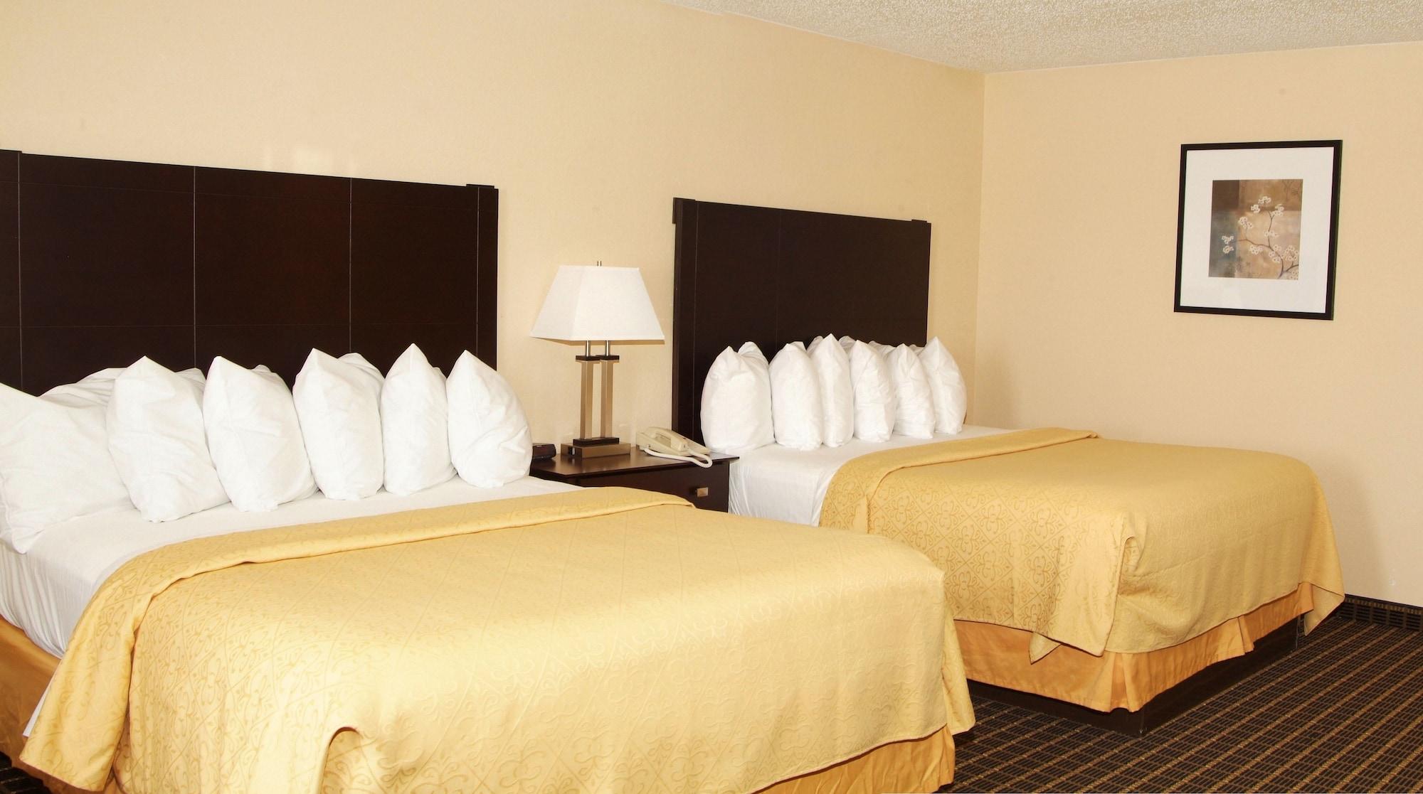 Quality Inn & Suites Big Rapids Near University Eksteriør bilde