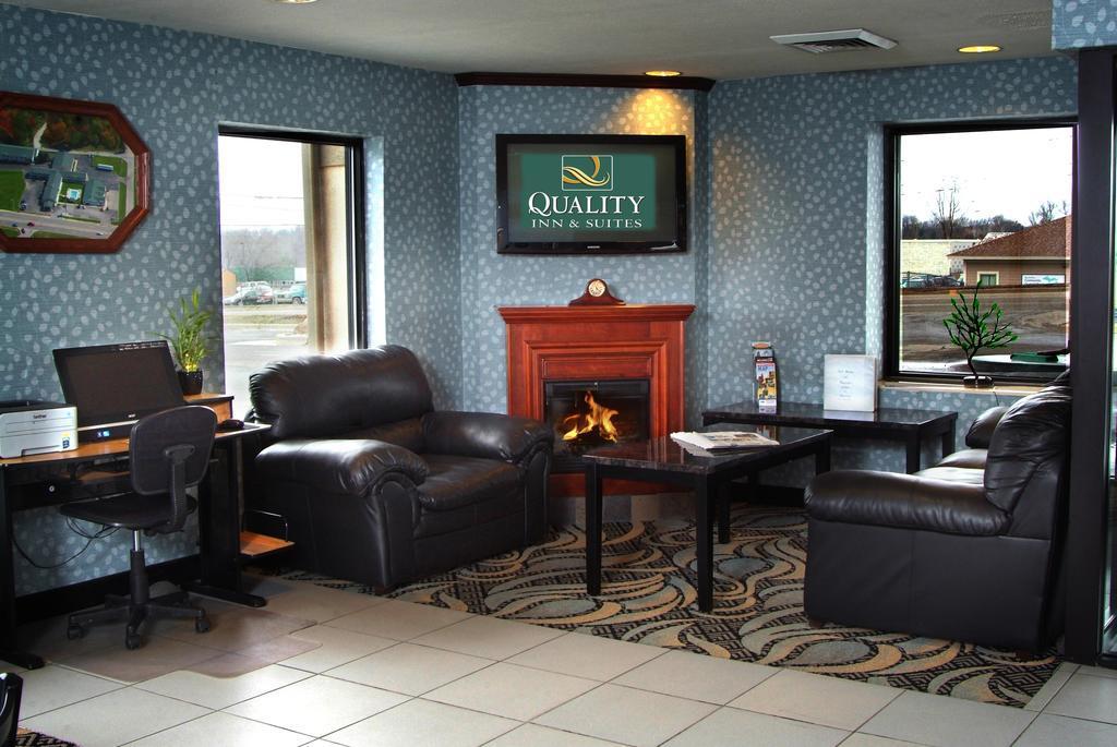 Quality Inn & Suites Big Rapids Near University Eksteriør bilde