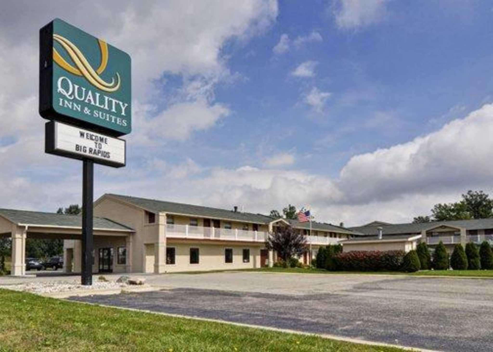Quality Inn & Suites Big Rapids Near University Eksteriør bilde