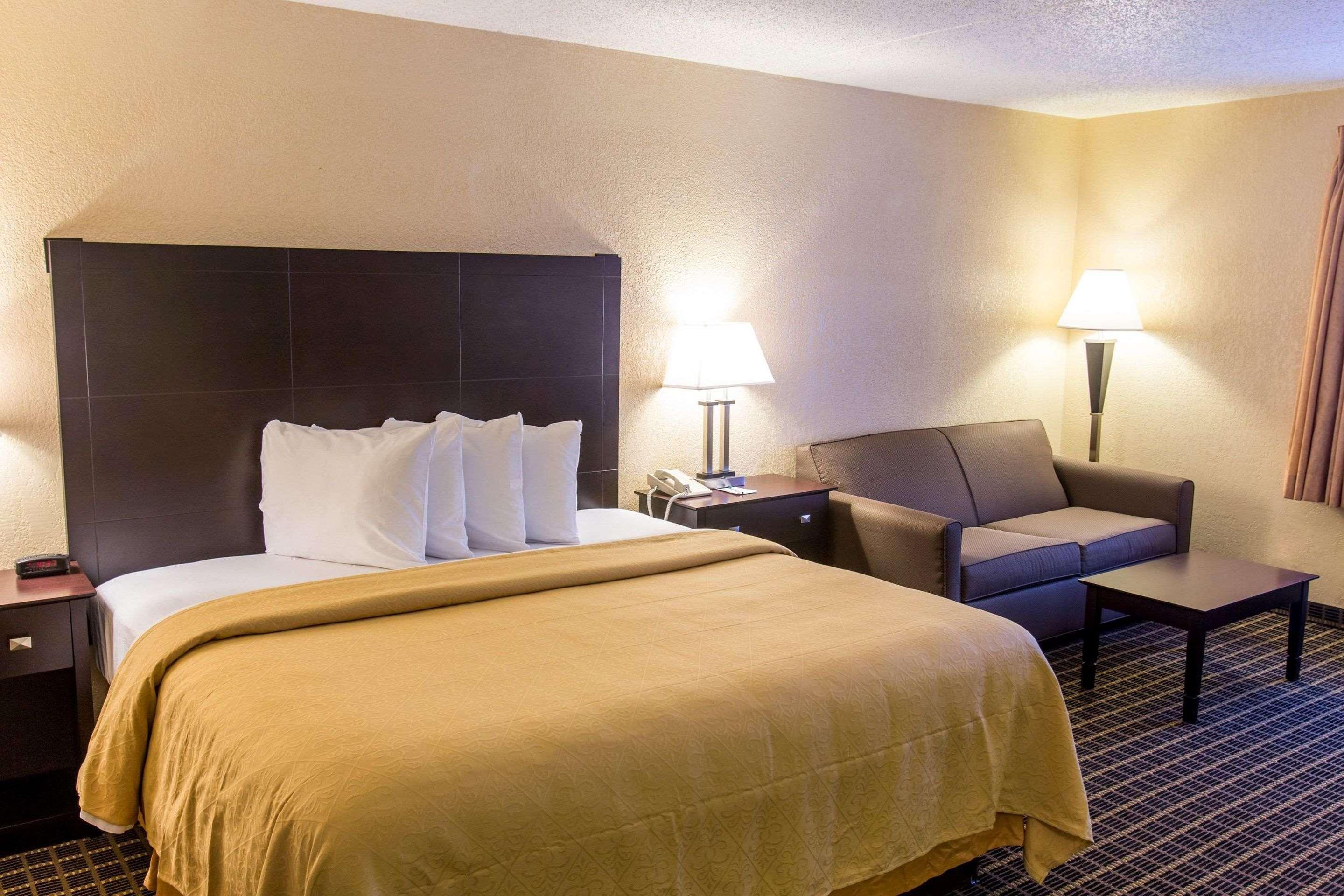 Quality Inn & Suites Big Rapids Near University Eksteriør bilde