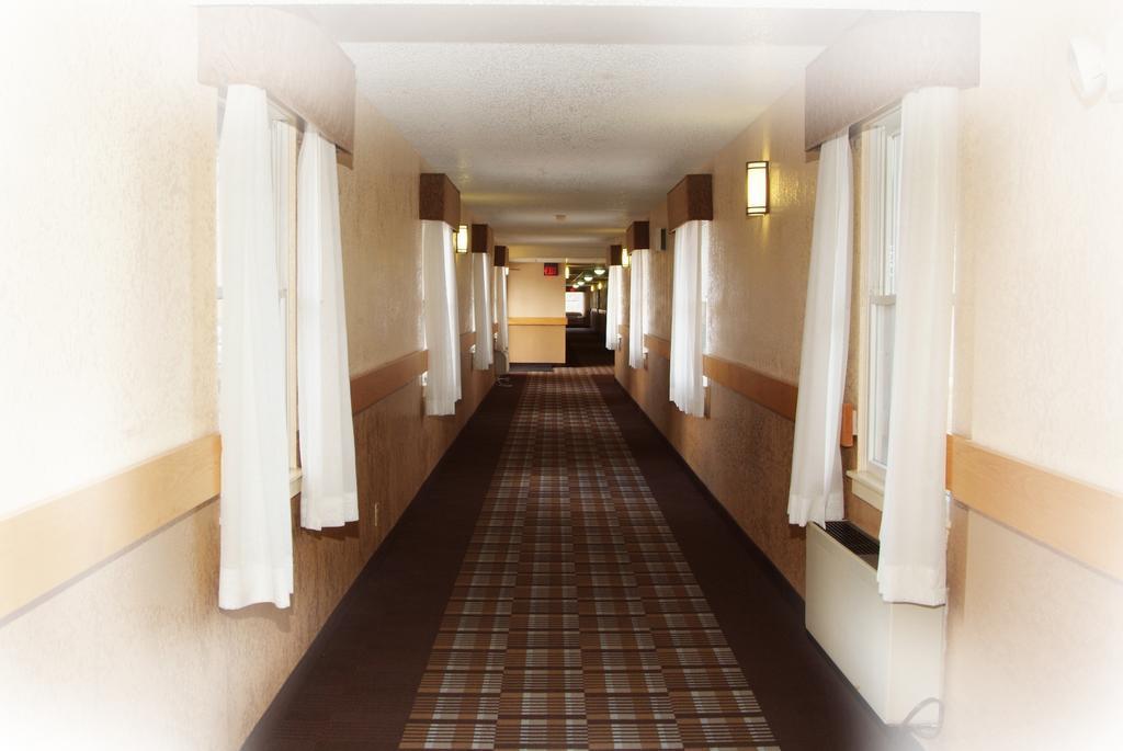 Quality Inn & Suites Big Rapids Near University Eksteriør bilde