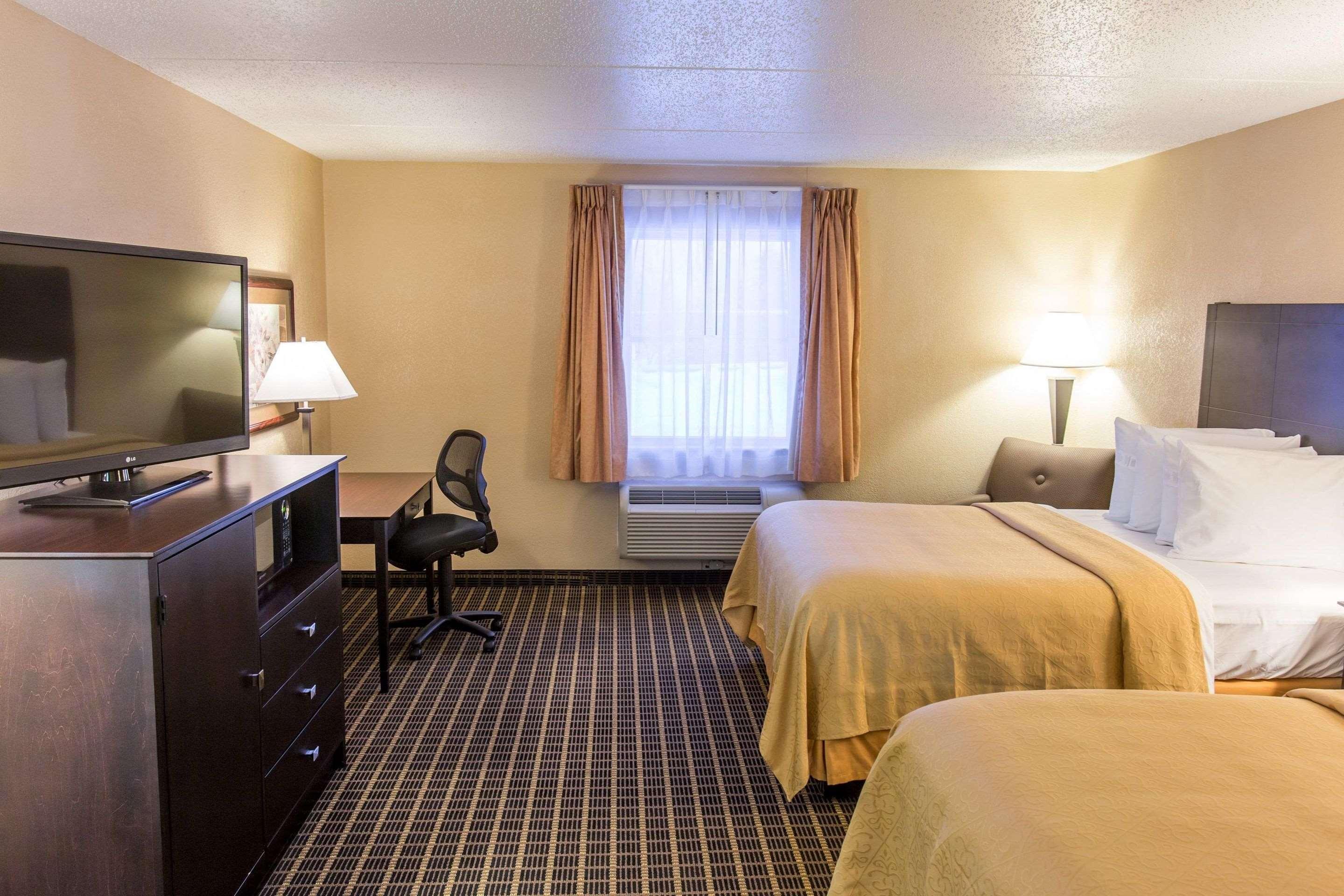 Quality Inn & Suites Big Rapids Near University Eksteriør bilde