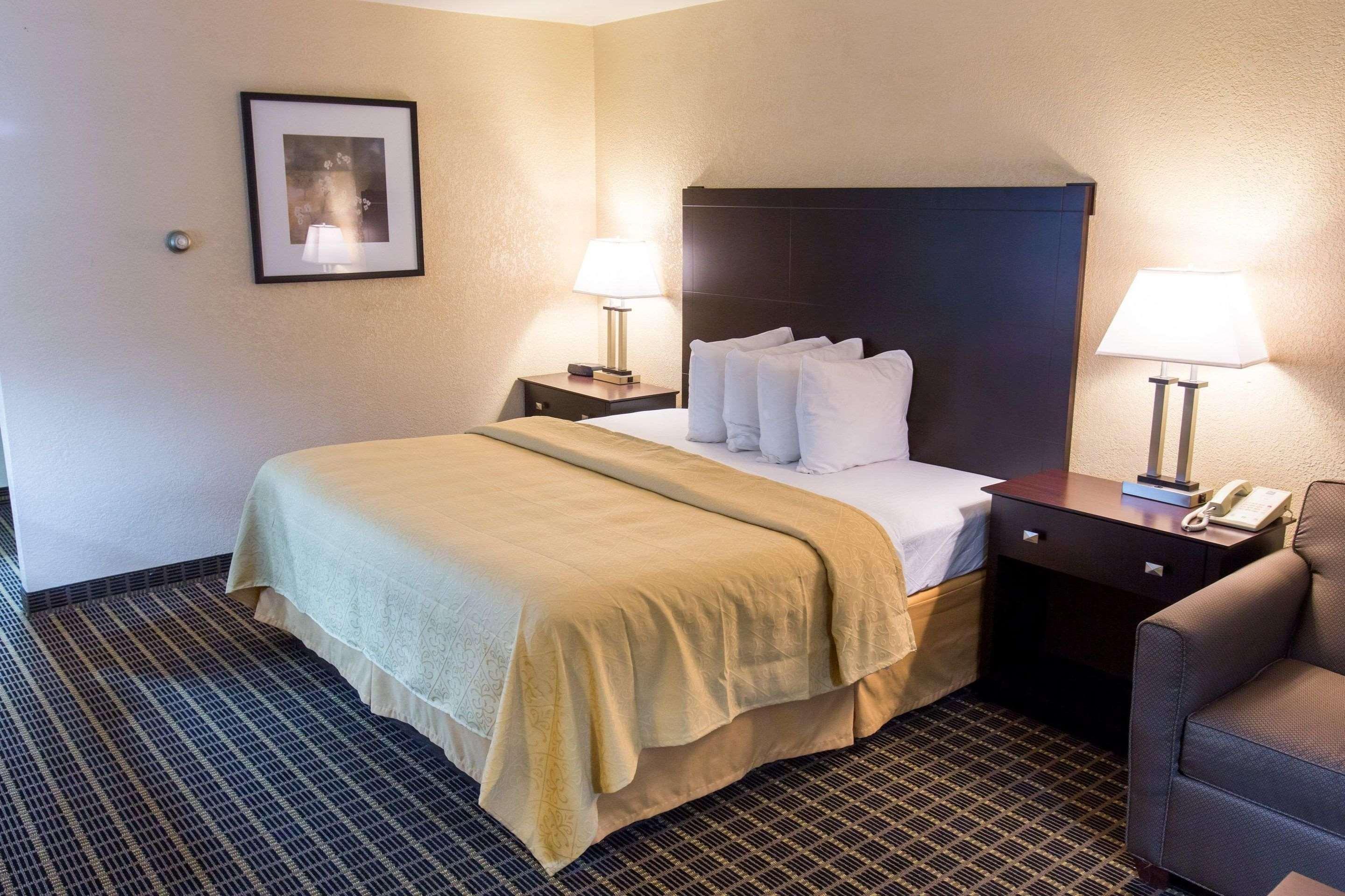 Quality Inn & Suites Big Rapids Near University Eksteriør bilde