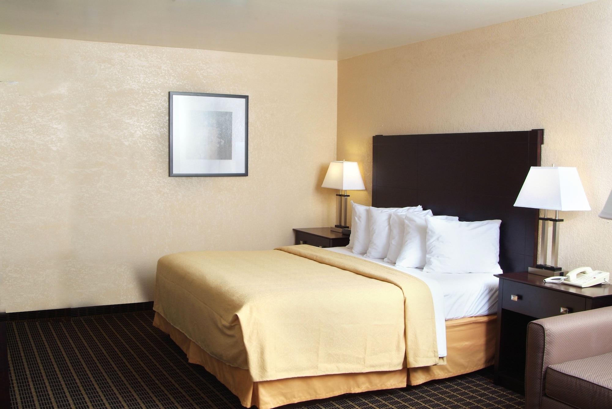 Quality Inn & Suites Big Rapids Near University Eksteriør bilde