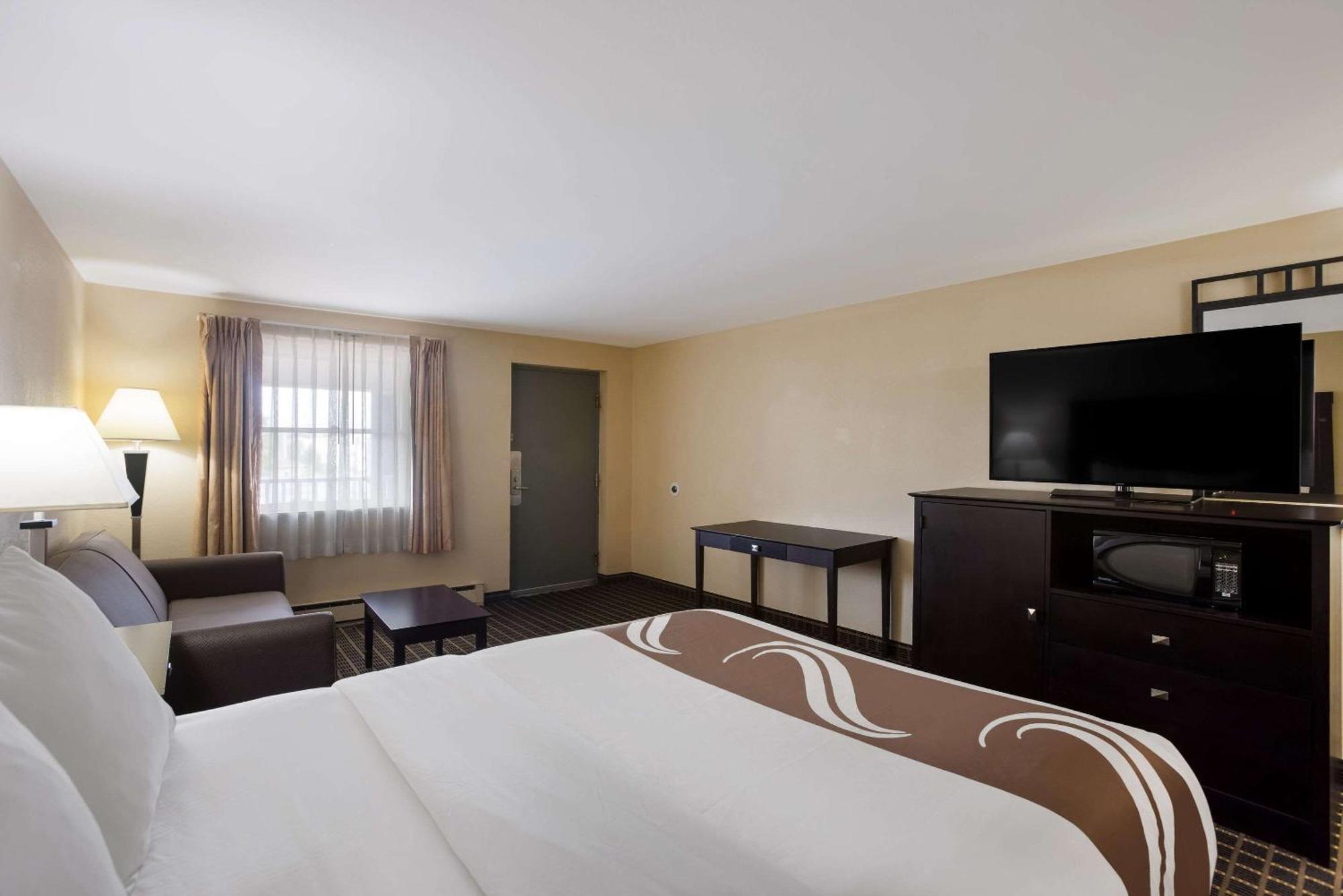 Quality Inn & Suites Big Rapids Near University Eksteriør bilde