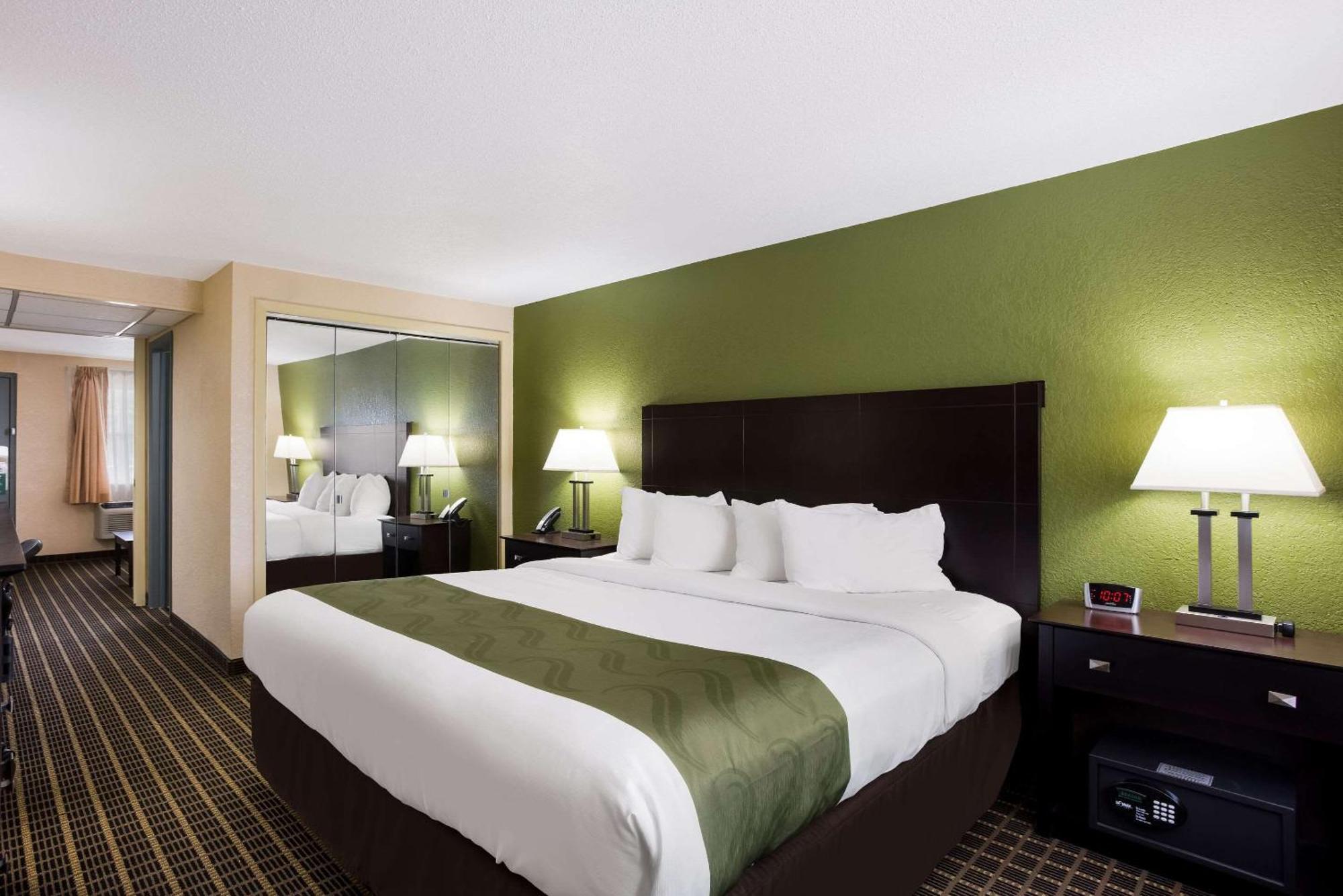 Quality Inn & Suites Big Rapids Near University Eksteriør bilde