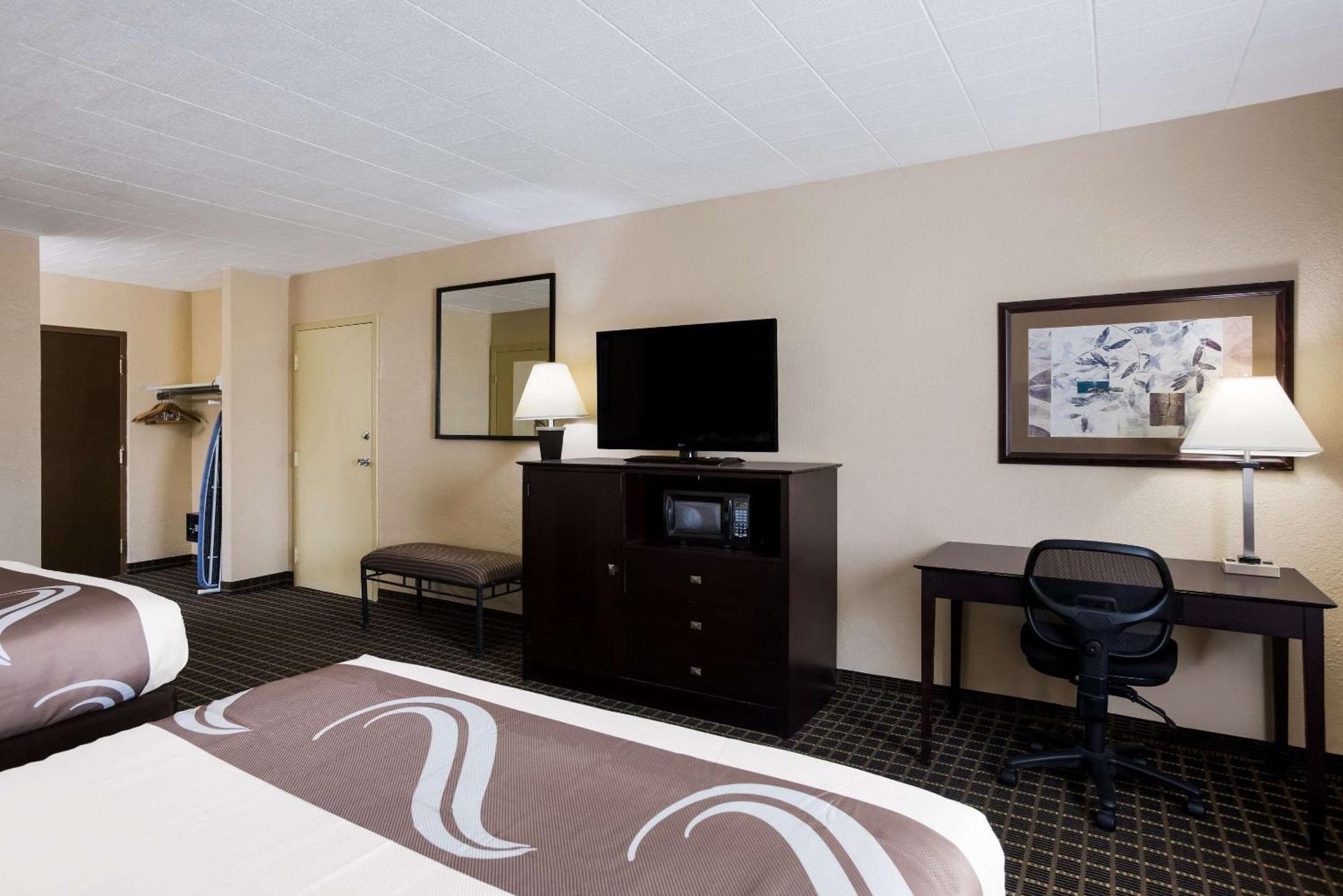 Quality Inn & Suites Big Rapids Near University Eksteriør bilde