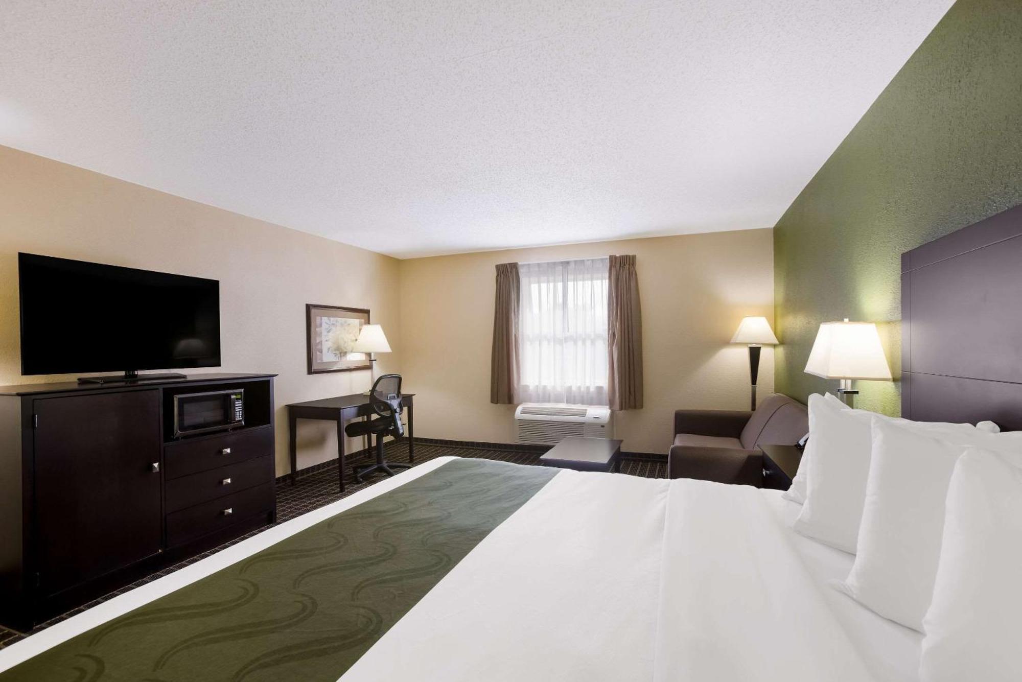 Quality Inn & Suites Big Rapids Near University Eksteriør bilde