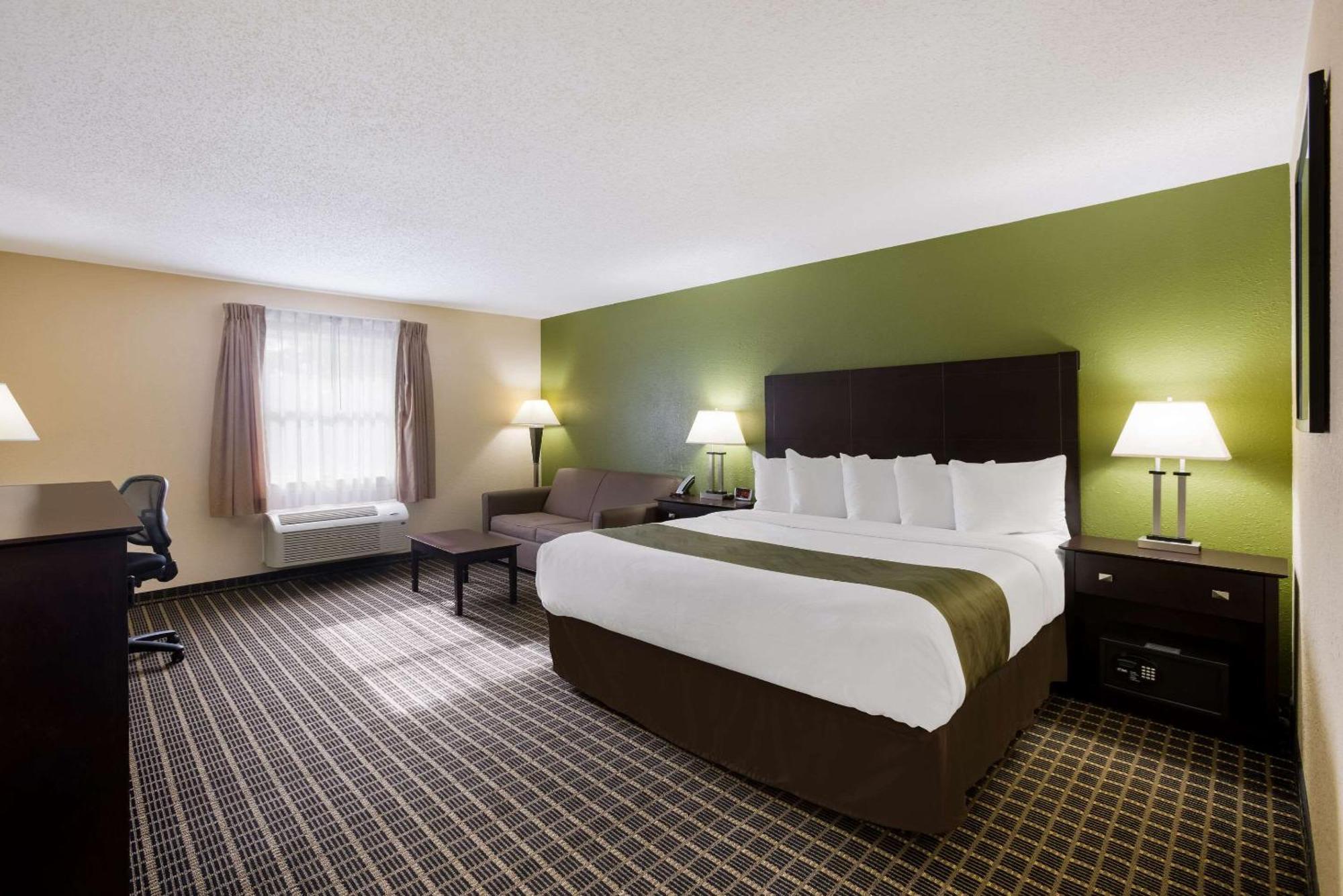 Quality Inn & Suites Big Rapids Near University Eksteriør bilde
