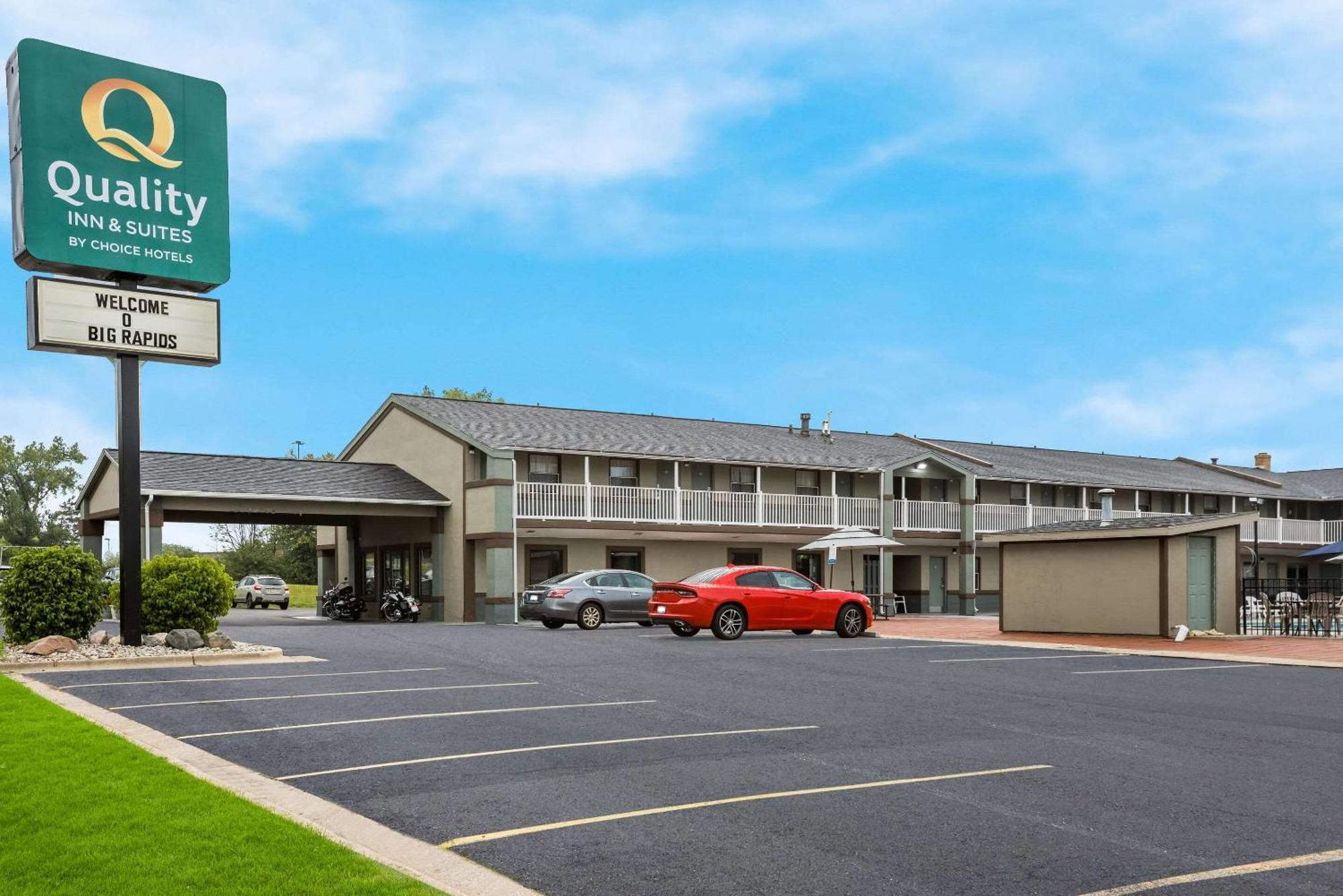 Quality Inn & Suites Big Rapids Near University Eksteriør bilde