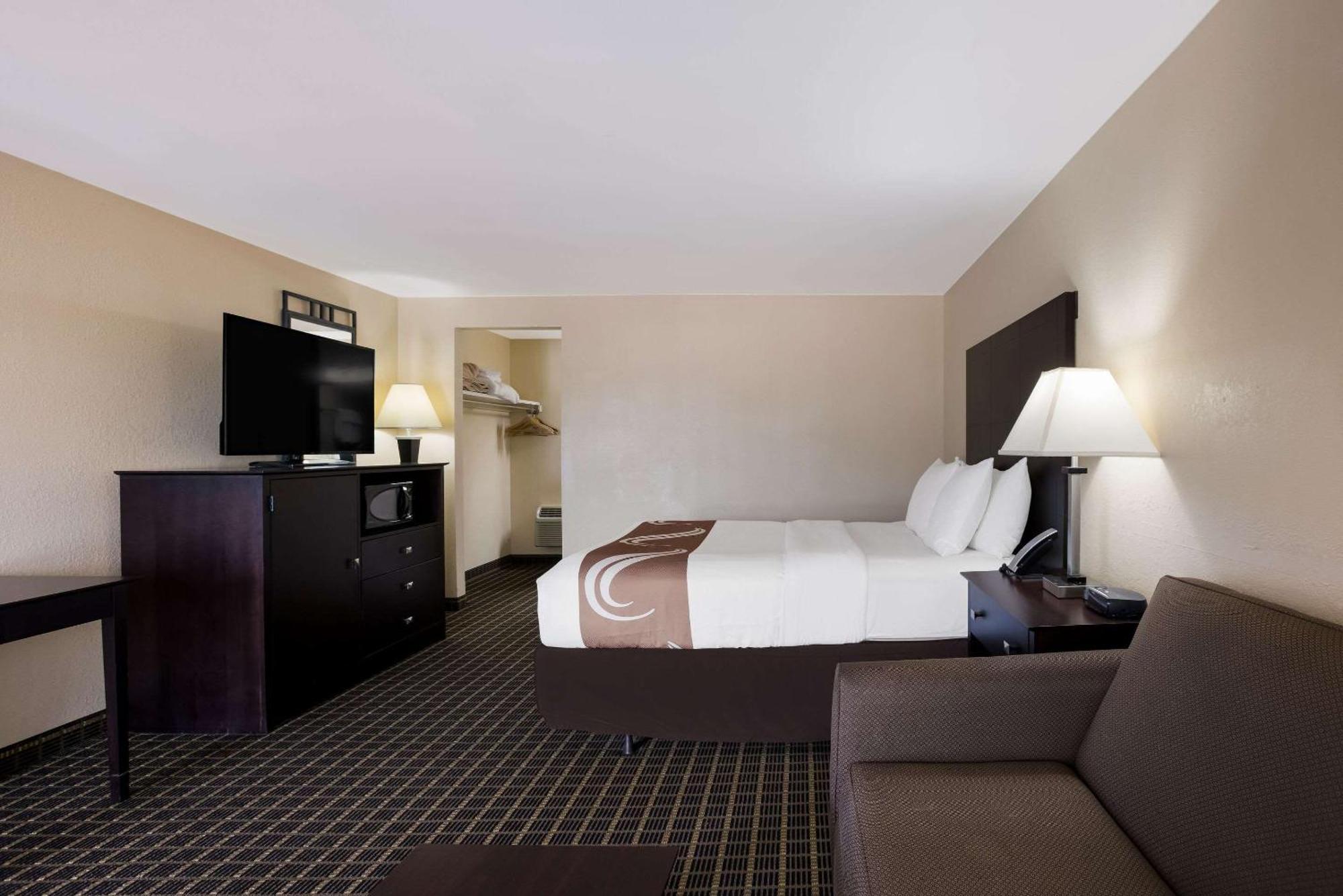 Quality Inn & Suites Big Rapids Near University Eksteriør bilde